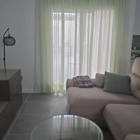 Juanka Residencial Тео